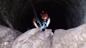 Un spéléologue secouru après avoir été piégé à 120 mètres de profondeur dans une grotte italienne