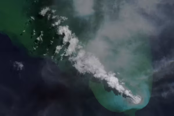 Une éruption sous-marine menace l’approvisionnement alimentaire de villages isolés en Papouasie-Nouvelle-Guinée