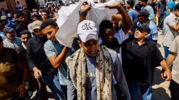 Une frappe israélienne tue trois Palestiniens à Gaza malgré le cessez-le-feu