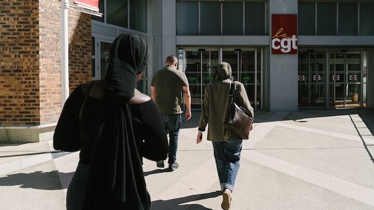 Une salariée de RTE menacée de licenciement pour le port du voile foulard, la CGT dénonce une discrimination