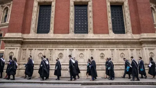 Universités anglaises : pourquoi elles continuent d'attirer le monde entier malgré des difficultés croissantes