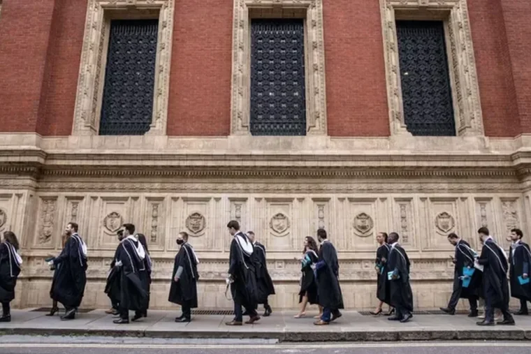 Universités anglaises : pourquoi elles continuent d'attirer le monde entier malgré des difficultés croissantes