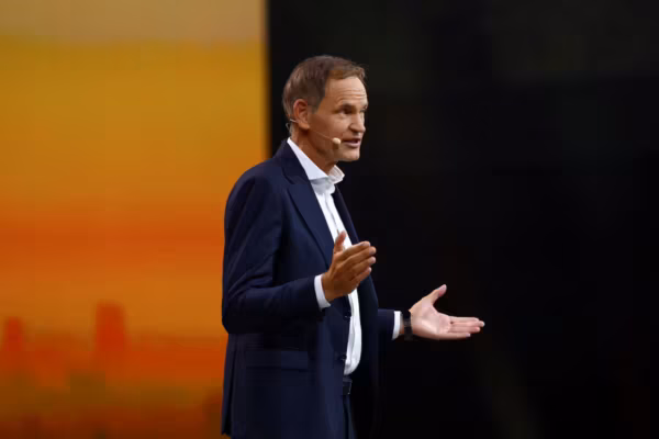 Volkswagen : le PDG Oliver Blume prépare une restructuration massive et un bras de fer sur le pouvoir interne