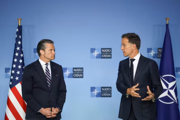 Washington menace de revoir son engagement militaire en Europe : Hegseth met les alliés de l’OTAN sous pression