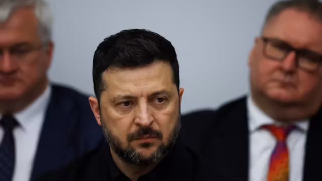 Zelensky accuse Moscou de rejeter la paix et se moque des difficultés de la Russie