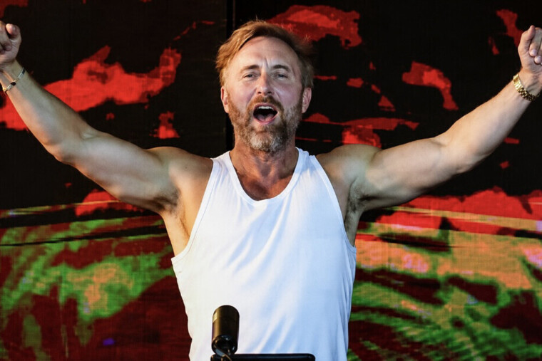 À 58 ans, David Guetta renonce à prendre sa retraite: «Ça cartonne plus que jamais, je ne vais pas m’arrêter.»