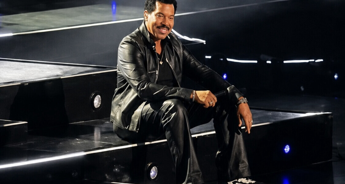 ライオネル・リッチーはステージ上でめまいを感じ、コンサートを途中で切り上げた。