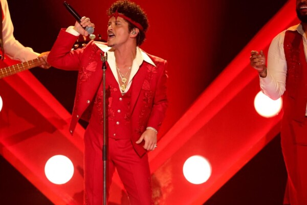 Bruno Mars de retour au Stade de France pour trois concerts à guichets fermés