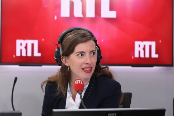 セリーヌ・ランドローは、2026年6月からRTLの朝の情報番組の司会を引き継ぐ。