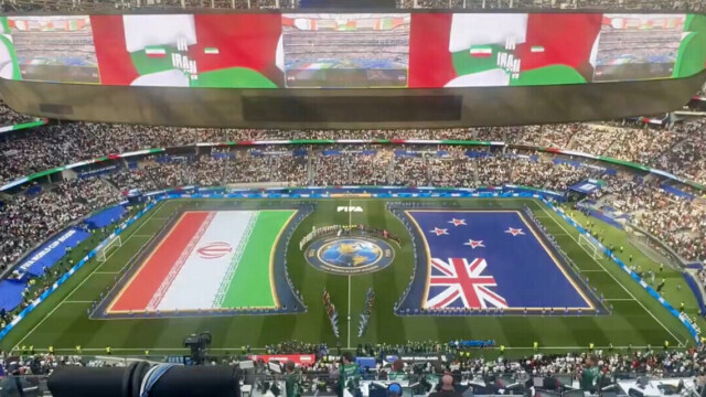 — Mondial : l’Iran accroche la Nouvelle-Zélande malgré les tensions, l’Uruguay et l’Arabie saoudite se neutralisent — Mondial : l’Iran accroche la Nouvelle-Zélande malgré les tensions, l’Uruguay et l’Arabie saoudite se neutralisent