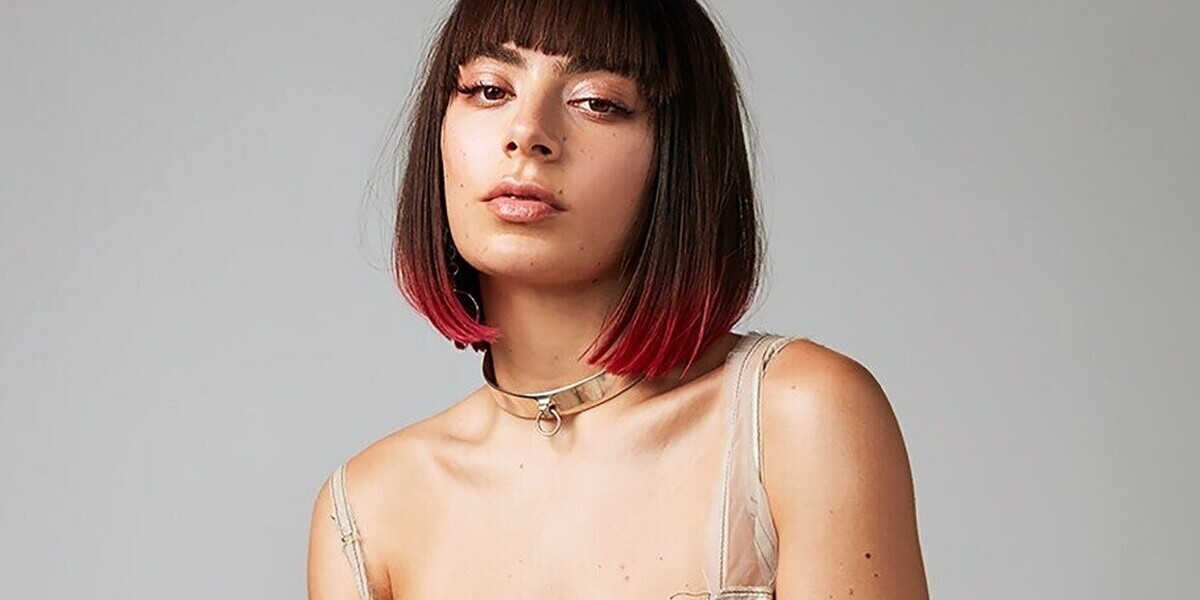 Charli XCX fait ses débuts au cinéma dans Eruption, en salles ce mercredi
