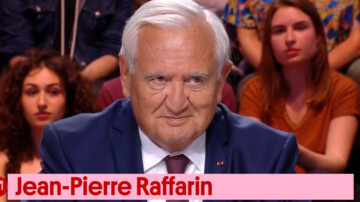 Raffarin en voiture avec chauffeur malgré la fin des privilèges : son véhicule percute un scooter à Paris