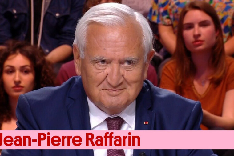 Raffarin en voiture avec chauffeur malgré la fin des privilèges : son véhicule percute un scooter à Paris