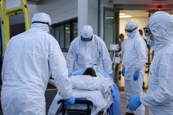 Ebola en France : un premier cas confirmé, un médecin humanitaire placé à l’isolement