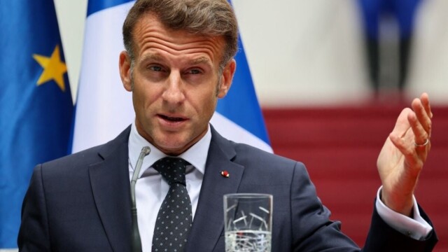 Emmanuel Macron défend son bilan social à Amiens, sept ans après Emmanuel Macron défend son bilan social à Amiens, sept ans après
