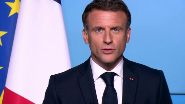 Emmanuel Macron sera invité au JT de 13h de TF1 lundi en direct du G7 d'Evian