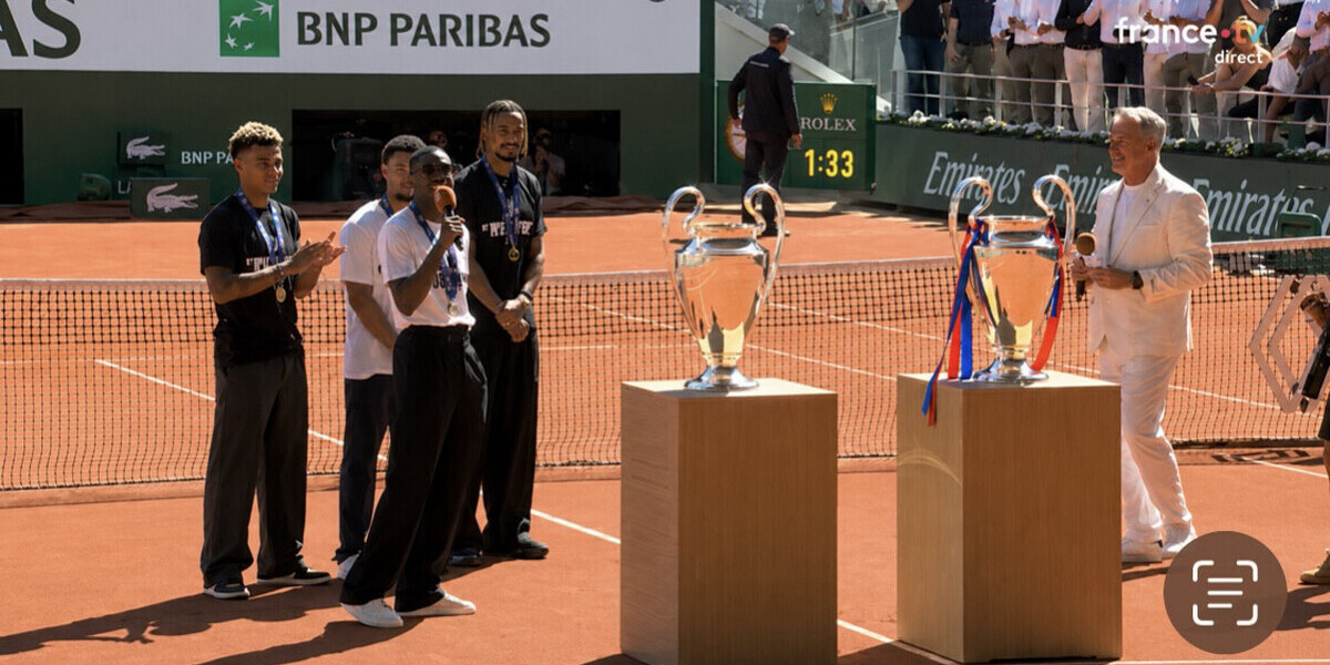 — Les Bleus Du Psg À Roland-Garros Pour Présenter Leur Deuxième Ligue Des Champions