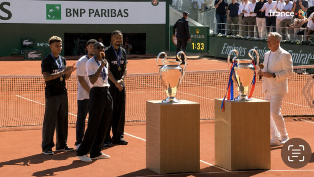 — Les Bleus du PSG à Roland-Garros pour présenter leur deuxième Ligue des champions