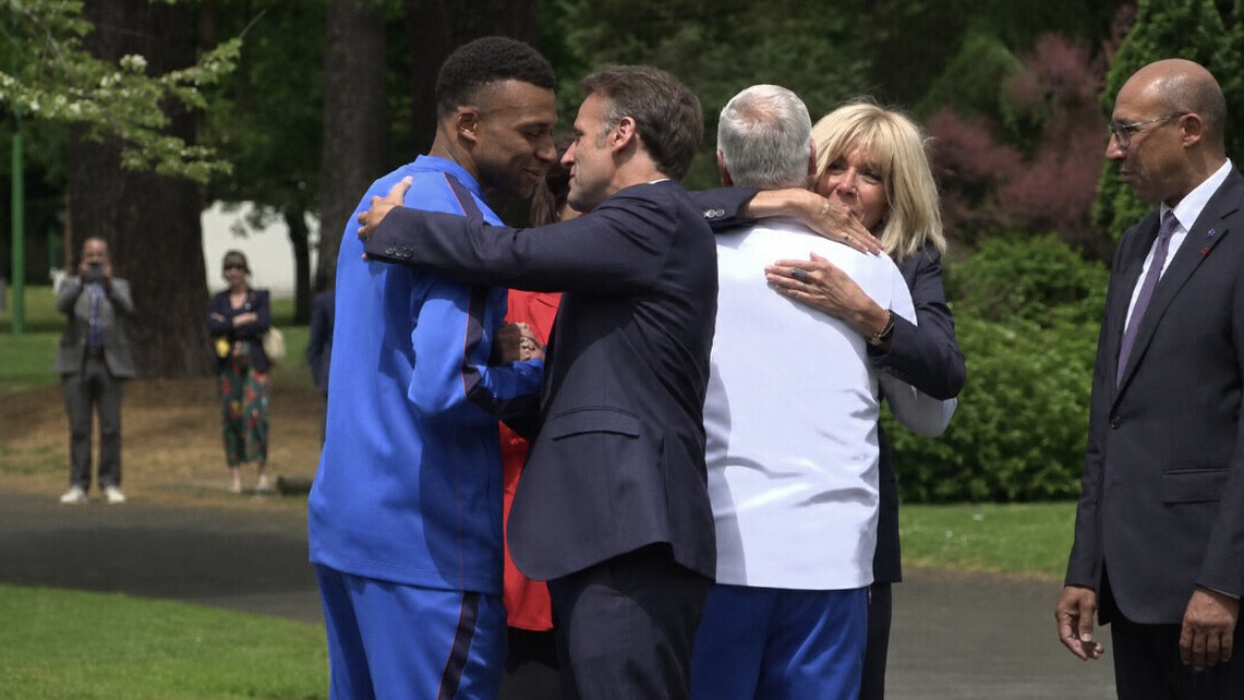 — Emmanuel et Brigitte Macron rendent visite aux Bleus avant le Mondial — Emmanuel et Brigitte Macron rendent visite aux Bleus avant le Mondial