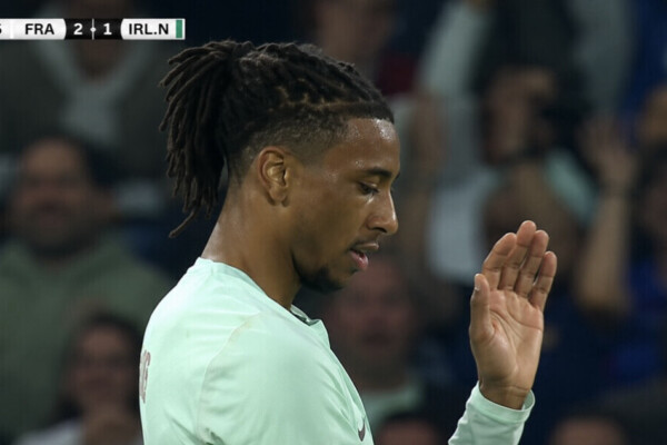 — La France s’impose face à l’Irlande du Nord 3-1. Triplé d’Olise