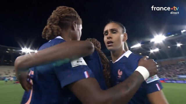 — Les Bleues qualifiées pour le Mondial ! La France sera au Brésil en 2027 — Les Bleues qualifiées pour le Mondial ! La France sera au Brésil en 2027