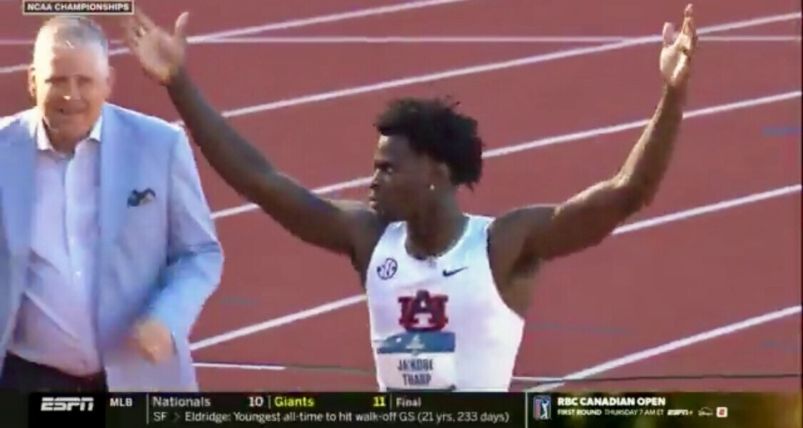 — La sensation ! L’universitaire Ja’Kobe Tharp bat le record du monde du 110m haies