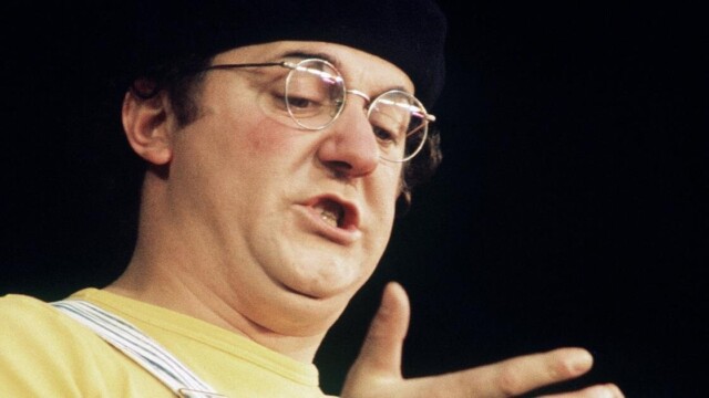 Julien Rossier incarne Coluche sur scène pour les 40 ans de sa disparition Julien Rossier incarne Coluche sur scène pour les 40 ans de sa disparition