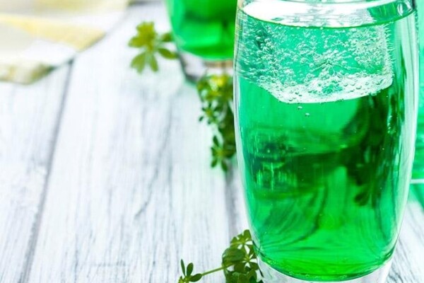 L'application Yuka dénonce un colorant dans les sirops de menthe