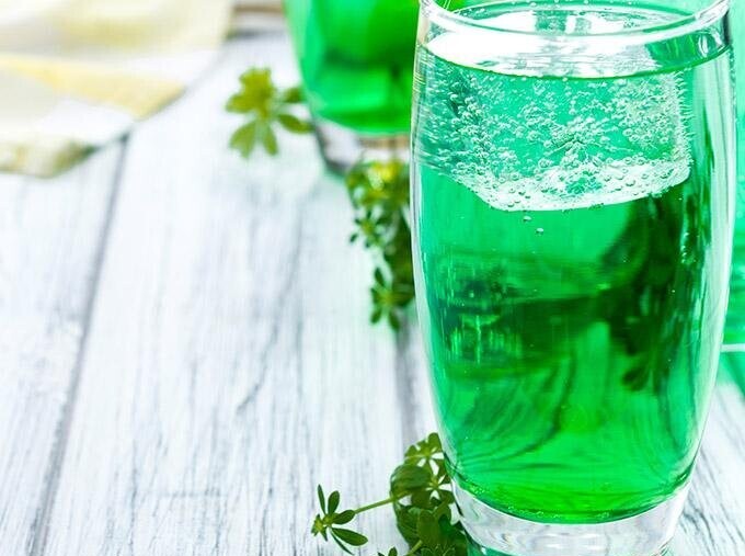 L'application Yuka dénonce un colorant dans les sirops de menthe