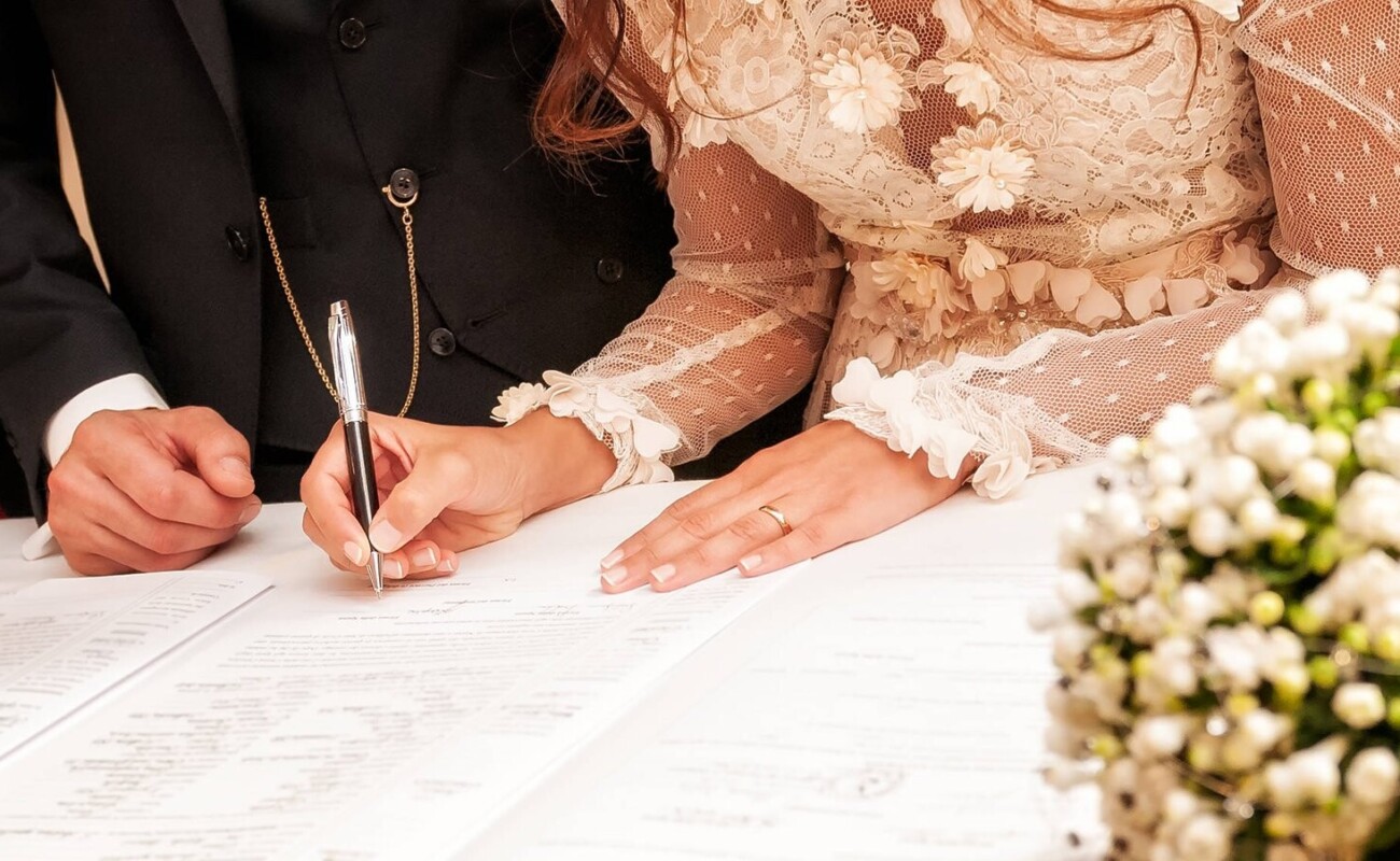 La Asamblea examinará el jueves la prohibición del matrimonio en virtud de una OQTF (Obligación de Abandonar el Territorio Francés).
