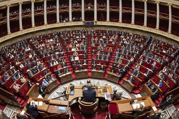 国民議会は安楽死法案を再検討している。