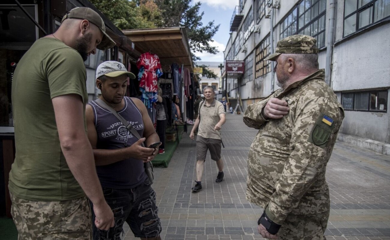 L'Ukraine réforme sa conscription avec des CDD et des hausses de salaires