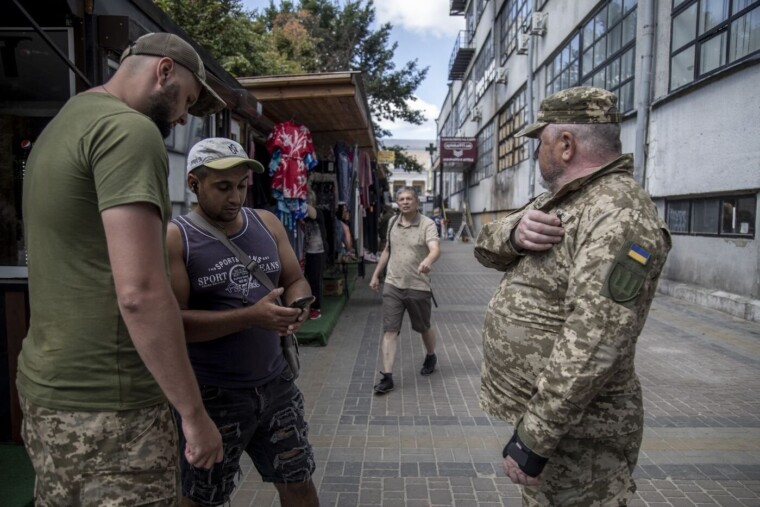 L'Ukraine réforme sa conscription avec des CDD et des hausses de salaires