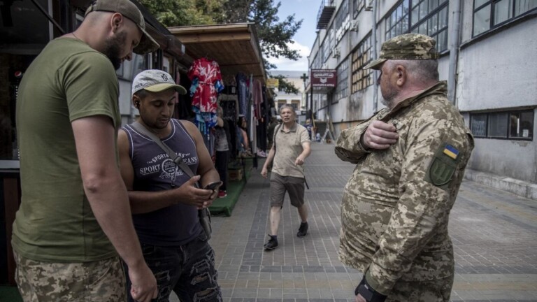 L'Ukraine réforme sa conscription avec des CDD et des hausses de salaires