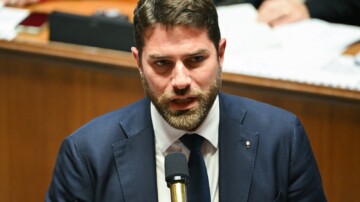 Le gouvernement prépare un plan d'urgence pour sortir le logement de la crise