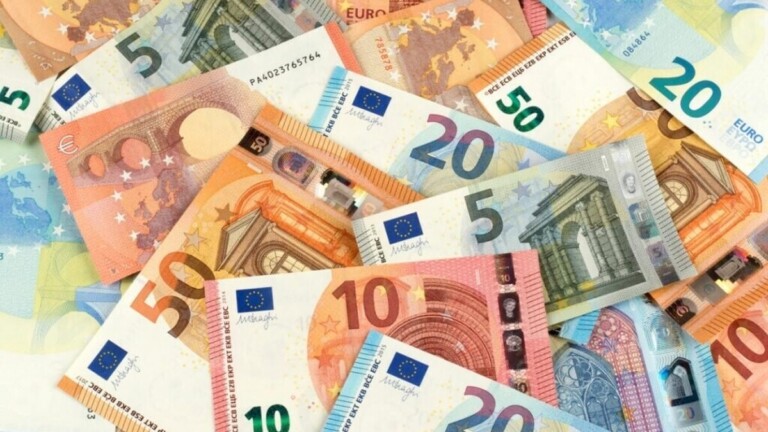Les banques autorisées à facturer des frais sur les comptes des mineurs décédés