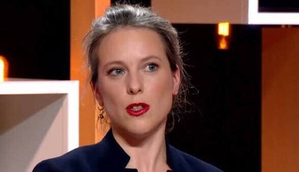 Lucie Castets défend Master Poulet en comparant les fast-foods aux boutiques de luthiers