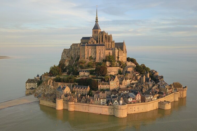 Mont-Saint-Michel : Matignon veut réformer la gouvernance, les syndicats s'opposent