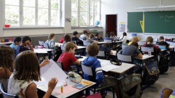 Paris équipe ses 620 écoles de climatiseurs face à la canicule