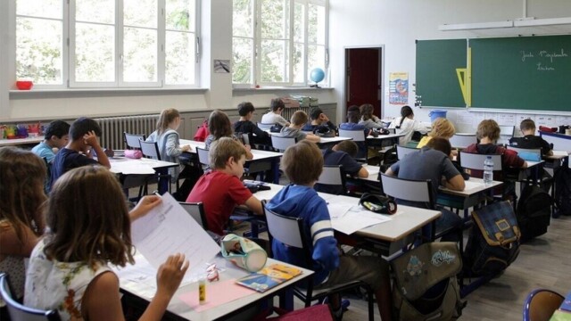 Paris équipe ses 620 écoles de climatiseurs face à la canicule