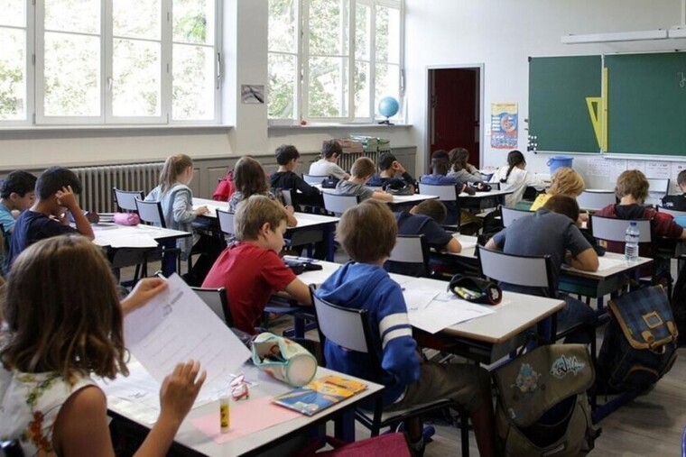 Paris équipe ses 620 écoles de climatiseurs face à la canicule