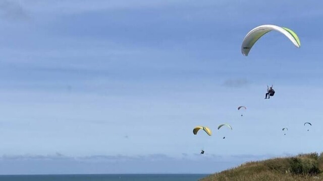 Un parapentiste de 76 ans meurt après une chute en mer dans le Finistère Un parapentiste de 76 ans meurt après une chute en mer dans le Finistère
