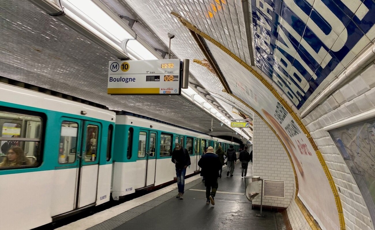 Un Parisien verbalisé 150 euros pour avoir transporté une télévision dans le métro