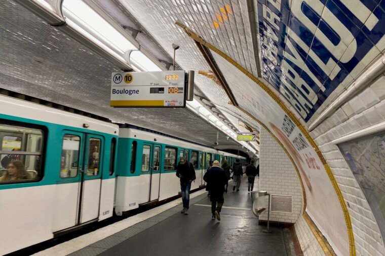 Un Parisien verbalisé 150 euros pour avoir transporté une télévision dans le métro