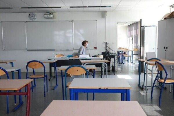 2027年から、2年生を対象に週1時間の人工知能学習を実施