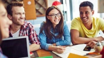 Vieillissement en entreprise : miser sur les jeunes pour valoriser les seniors