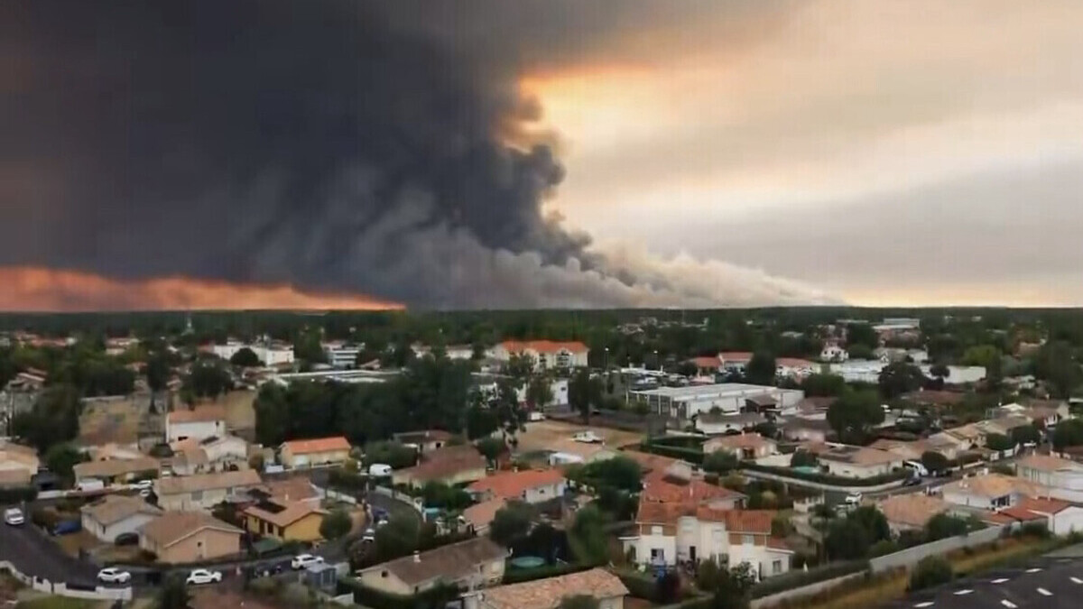 Incendie en Gironde : poussé par le vent, le feu se dirige désormais vers la métropole bordelaise