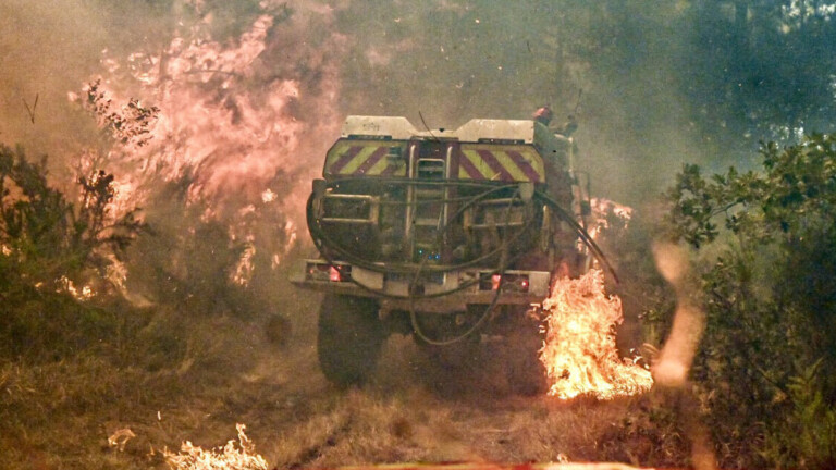 Mégafeu en Gironde : 42.000 hectares ravagés, le feu reste stabilisé malgré six foyers actifs (Pompiers de France)