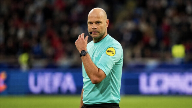 — Mort de Rob Dieperink : l’arbitre néerlandais retrouvé sans vie après son exclusion du Mondial — Mort de Rob Dieperink : l’arbitre néerlandais retrouvé sans vie après son exclusion du Mondial