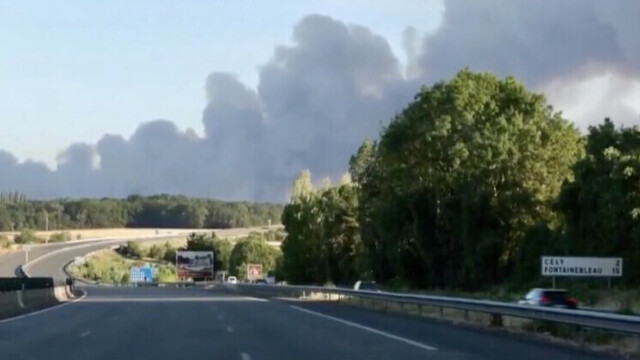 Incendies en Seine-et-Marne : les autoroutes A5 et A6 fermées, la circulation fortement perturbée Incendies en Seine-et-Marne : les autoroutes A5 et A6 fermées, la circulation fortement perturbée